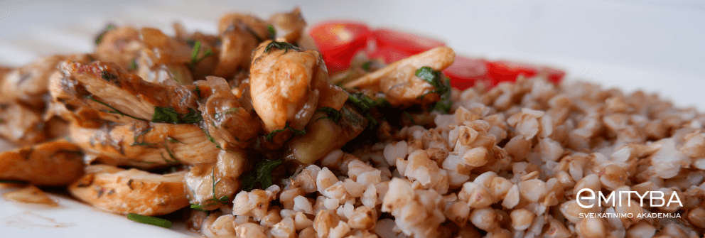 Vistiena su bananu ir grikiais vidine